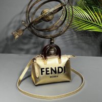 Мини чанта Fendi, снимка 8 - Чанти - 41321770