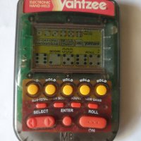 Електронна игра "Yahtzee", снимка 1 - Други игри и конзоли - 40459474