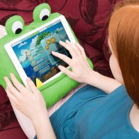 Cuddly Reader Детска стойка за iPad | Стойка за таблет | Държач за книга| Възглавница за четене | Че, снимка 2 - Плюшени играчки - 44324759