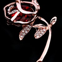 Брошка за ревера на дамско сако ”Червена роза”, снимка 1 - Колиета, медальони, синджири - 40368751