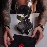 Луксозен Подарък за Жена / Естествена Вечна Черна Роза в Стъкленица / Стилен Подарък за Рожден Ден, снимка 2 - Други - 34470601
