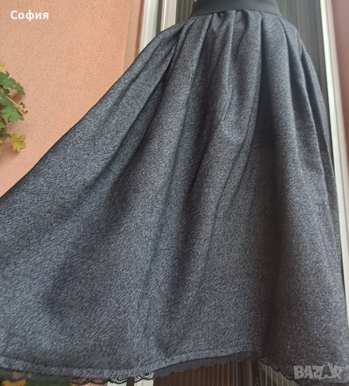 Черна,вълнена пола,р-р М/Л и ХЛ, снимка 1