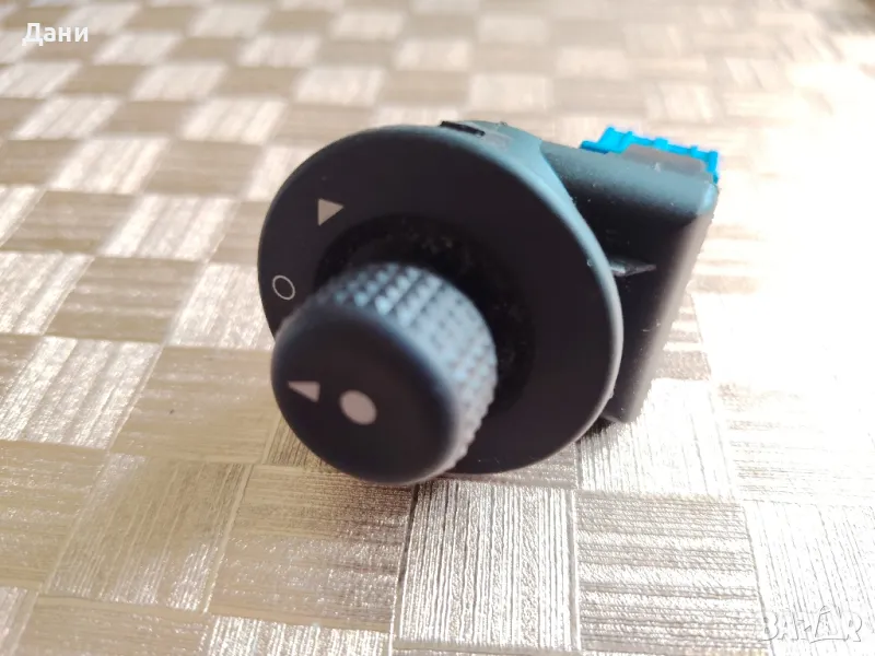 Бутон копче реглаж огледала Ситроен С2, С3, Ксара Пикасо и др., снимка 1