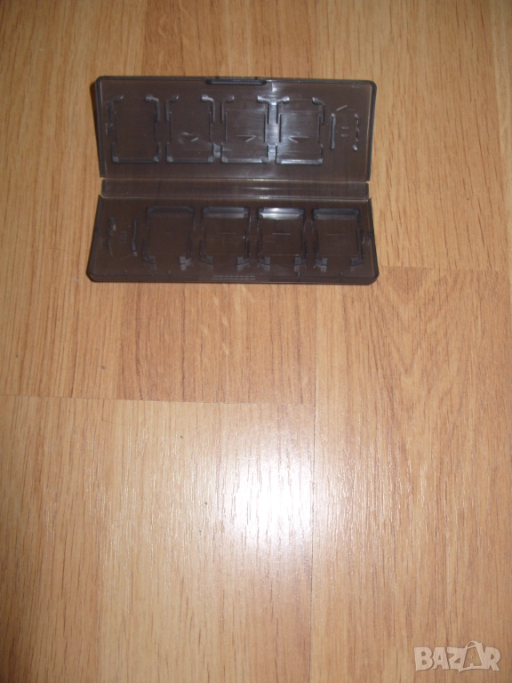 Кутиика за игри за Playstation Vita, снимка 1