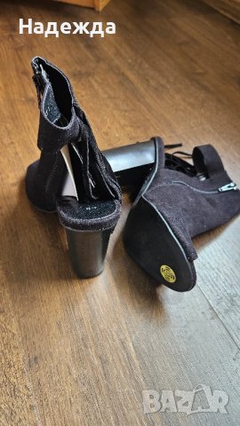 Нови! Летни велурени боти New Look , снимка 2 - Дамски обувки на ток - 41338861