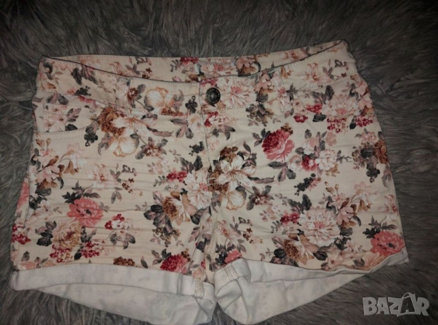 Къси дънкови панталонки S/M, снимка 3 - Къси панталони и бермуди - 36132278