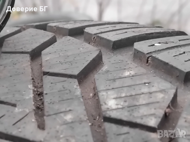 Гуми 235 65 17 Семперит Semperit 2 броя. Нов внос. Като нови., снимка 2 - Гуми и джанти - 52684372