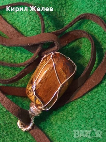 КРАСИВ ВИНТИДЖ - АРТ МЕДАЛЬОН НАТУРАЛЕН КАМЪК ТИГРОВО ОКО с ШНУРЧЕ от ВЕЛУР 14929, снимка 2 - Колиета, медальони, синджири - 41483303