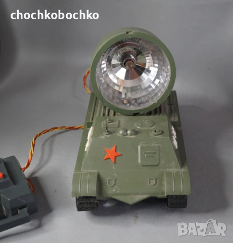 Стара Руска пластмасова играчка модел танк с прожектор, снимка 2 - Колекции - 53187250