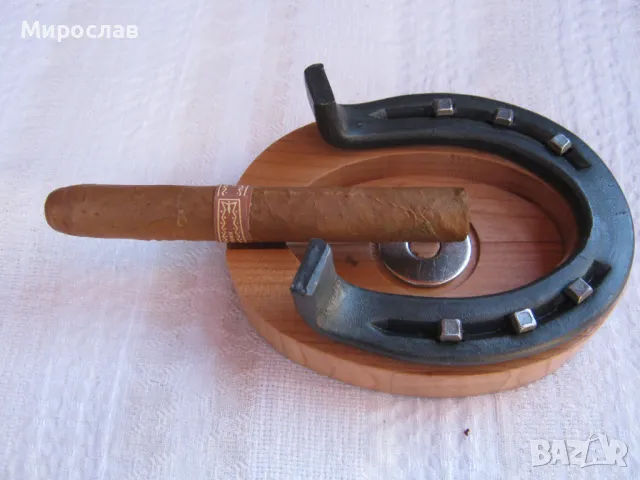 Дървен пепелник с истинска подкова и клинци., снимка 2 - Други - 48011838