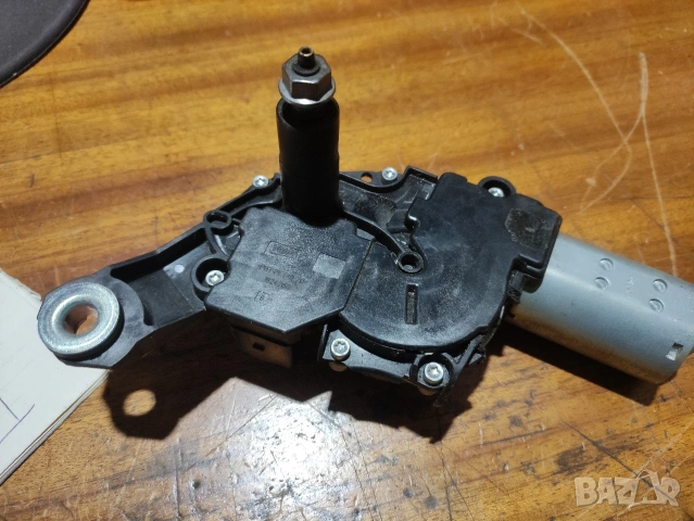 Моторче за задна чистачка Valeo за Audi A4, A6, Q7, Q8 (4M0955711A) 