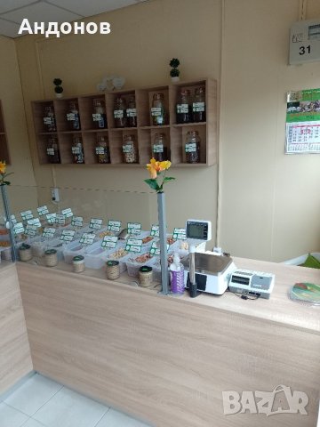 Продавам оборудване за магазин.