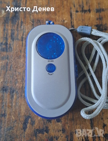 малко радио синьо със слушалки и връзка за носене на врат внос от Дания, снимка 4 - Радиокасетофони, транзистори - 53560884