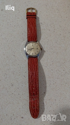 механичен часовник работещ. 