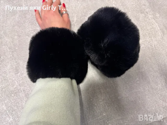 Черни Маншети Пухени Еко косъм Изкуствен с пух, снимка 2 - Ръкавици - 48605544