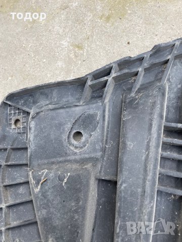 Кора под двигателя за Мерцедес Е,С-класа, снимка 2 - Части - 40869562