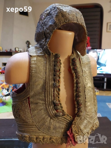 Много рядко Османско детско елече със шапка/сърма позлата/, снимка 2 - Антикварни и старинни предмети - 52226601