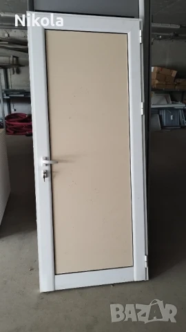 Алуминиевa вратa с касa - интериорна, бяла плътна дясна 213/90см, снимка 1