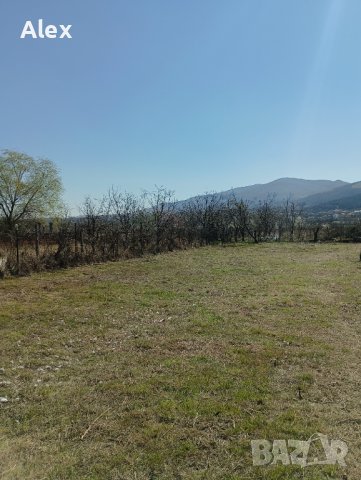 Агенция Танкос 07 продава двуетажна къща  с гараж  - РЗП 270 кв.м. и 900 кв.м. двор в с Първенец  