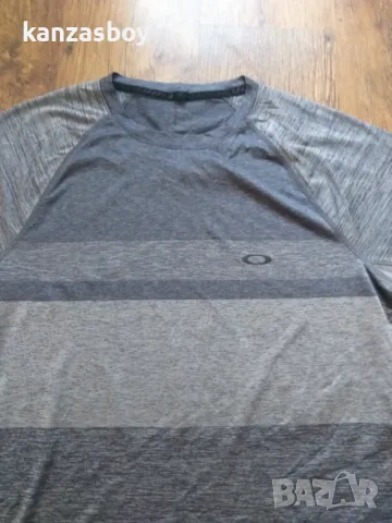 oakley - страхотна мъжка тениска M, снимка 2 - Тениски - 47669320