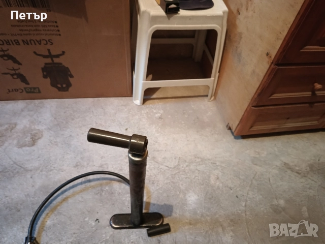 Продавам Стара помпа за автомобил или велосипед