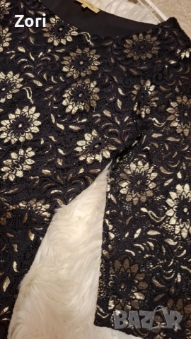 УНИКАЛНО КРАСИВА черна дантелена рокля на златисти цветя, снимка 3 - Рокли - 52585323