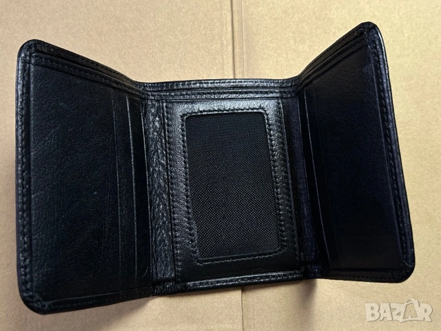 Нов картодържател  Hugo Boss, снимка 2 - Портфейли, портмонета - 53788947