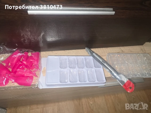 продавам нов комплект за изграждане на маникюр 