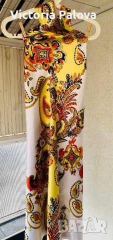 Ярка къса рокля с открит гръб