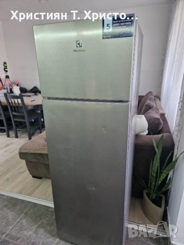 Хладилник с горна камера Electrolux