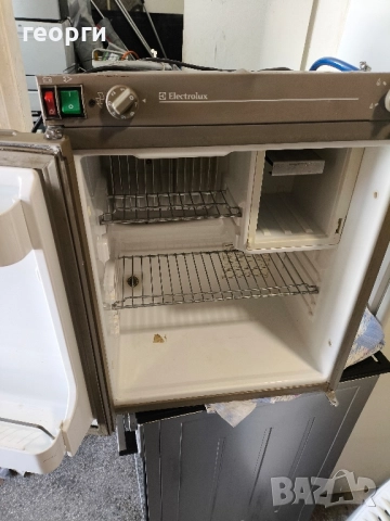 хладилник 220 v 12 v и газ