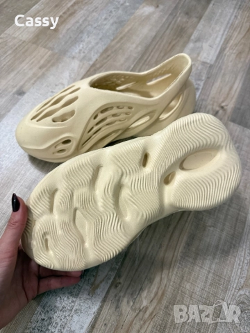Adidas Yeezy foam runner, снимка 4 - Други - 52666634