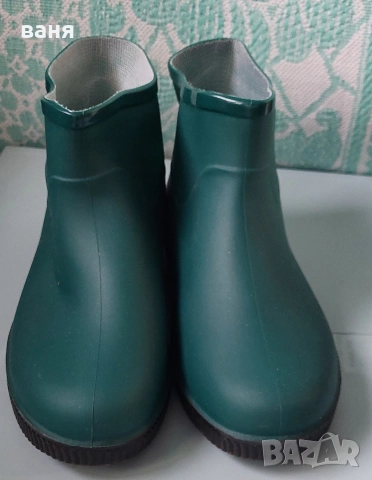 Дамски гумени ботуши. 