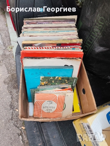 Лот грамофонни плочи 121 броя