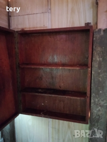 Продавам старинен шкаф Варна Център , снимка 3 - Антикварни и старинни предмети - 52556345