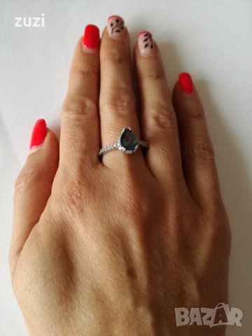 Сребърен пръстен със зелен топаз и циркони. Сребро проба 925.