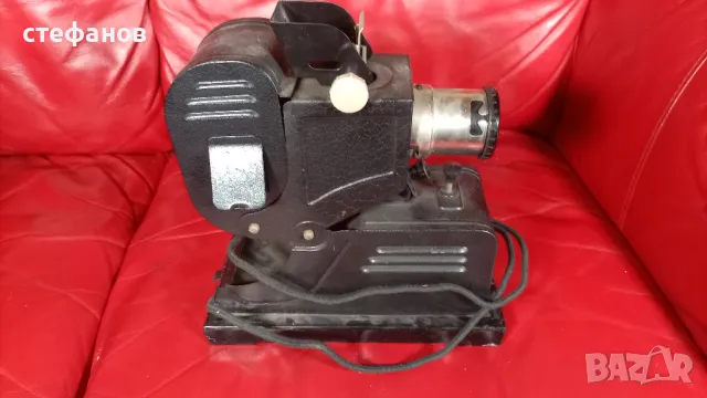 Диапроектор, диа проектор за позиционни филмчета, руски, куфарче, 1950 г, снимка 2 - Колекции - 48940314