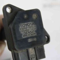 Дебитомер за Toyota Yaris I 1.3i 86 к.с. (1999-2005) 222204-22010, снимка 2 - Части - 44413355