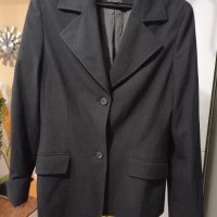 Късо тъмносиво сако, почти черно. Размер: М, L. Много стегнат плат с подплата. , снимка 1 - Сака - 40524702