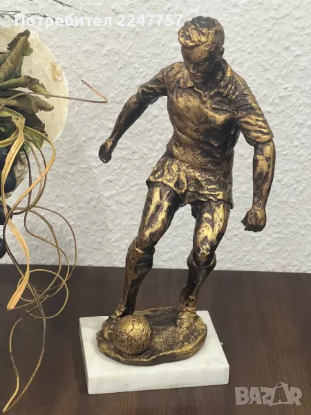 Статуетка футболист 29 см, снимка 1