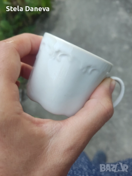 Бели порцеланови чашки с лек дефект, снимка 1