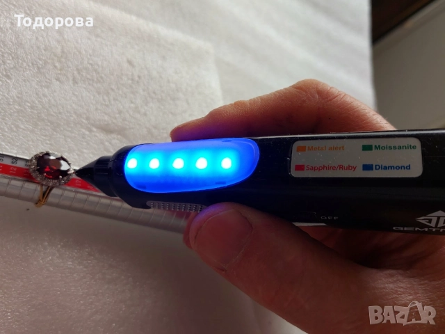 Съвременен дамски златен пръстен 18к с прекрасен гранат и диаманти.Има и сертификат, снимка 6 - Пръстени - 52211544