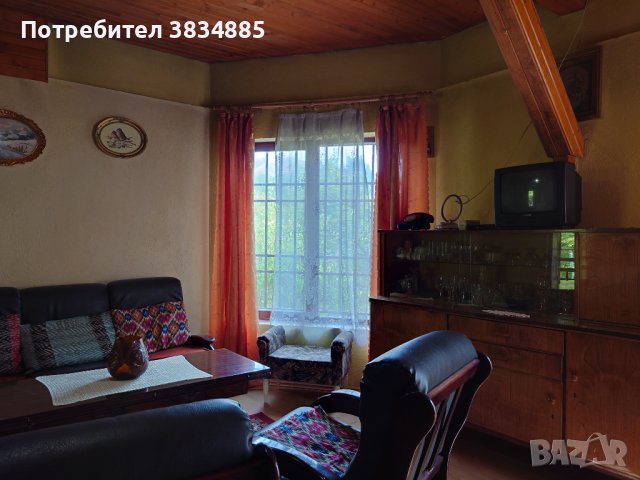 Къща с голям двор в с. Златуша. На 21 км от София., снимка 3 - Къщи - 42261557