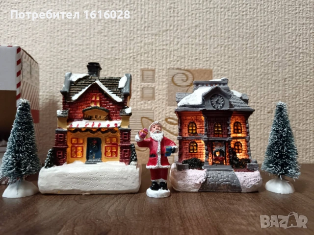 LED светещи 2 къщи с дядо Коледа и елхи.