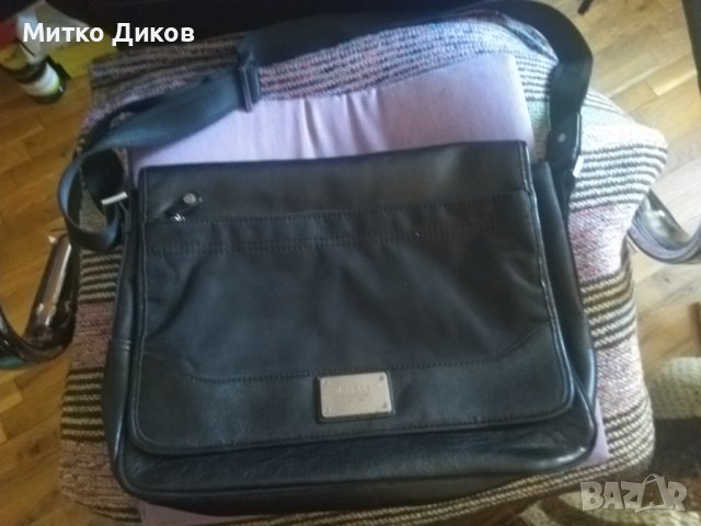Guess мъжка чанта маркова за през рамо лаптоп естествена кожа -промазан плат 37х27х9см като нова