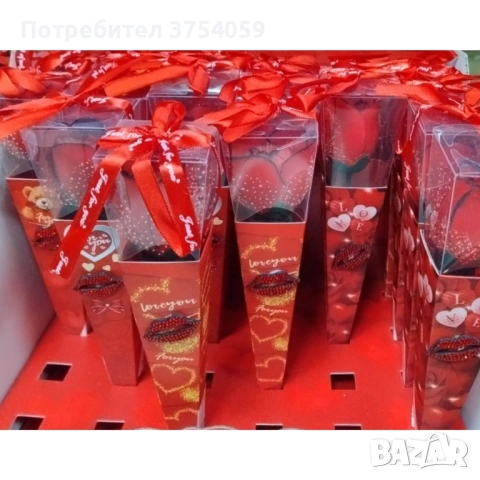 Романтичен букет с червени рози и декоративна лента – перфектен подарък за всека специален повод, снимка 5 - Романтични подаръци - 53075407