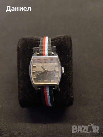 Дамски часовник Луч, снимка 2 - Антикварни и старинни предмети - 51636110