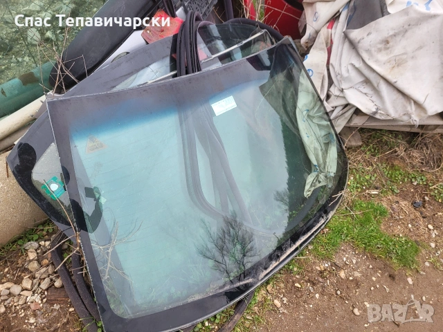 Продавам предно стъкло за опел вектра Б 99г.