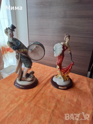 Големи клоуни с маркировка