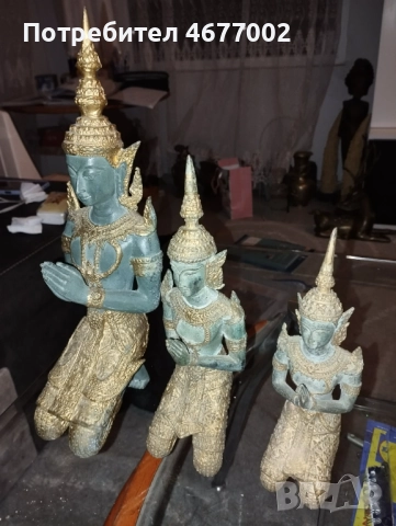  Масивни азиатски статуетки